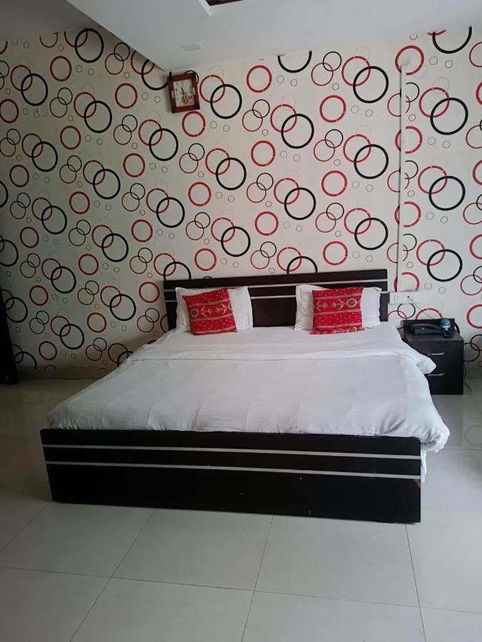 Hotel Mahati インドール エクステリア 写真